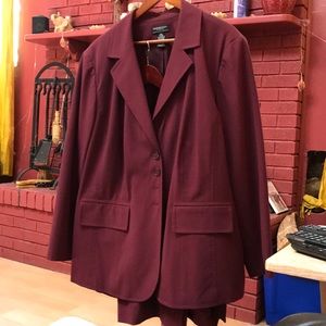 Worthington stretch two-piece suit. Maroon colored